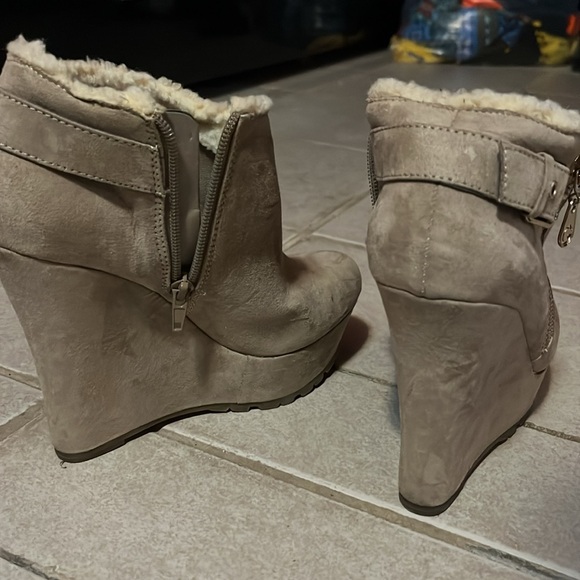 Guess wedges used once - Picture 3 of 4